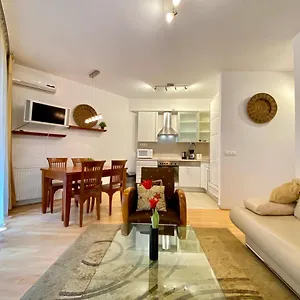  Appartamento Downtown Vibe-kiraly Ii Apts W Private Balcony