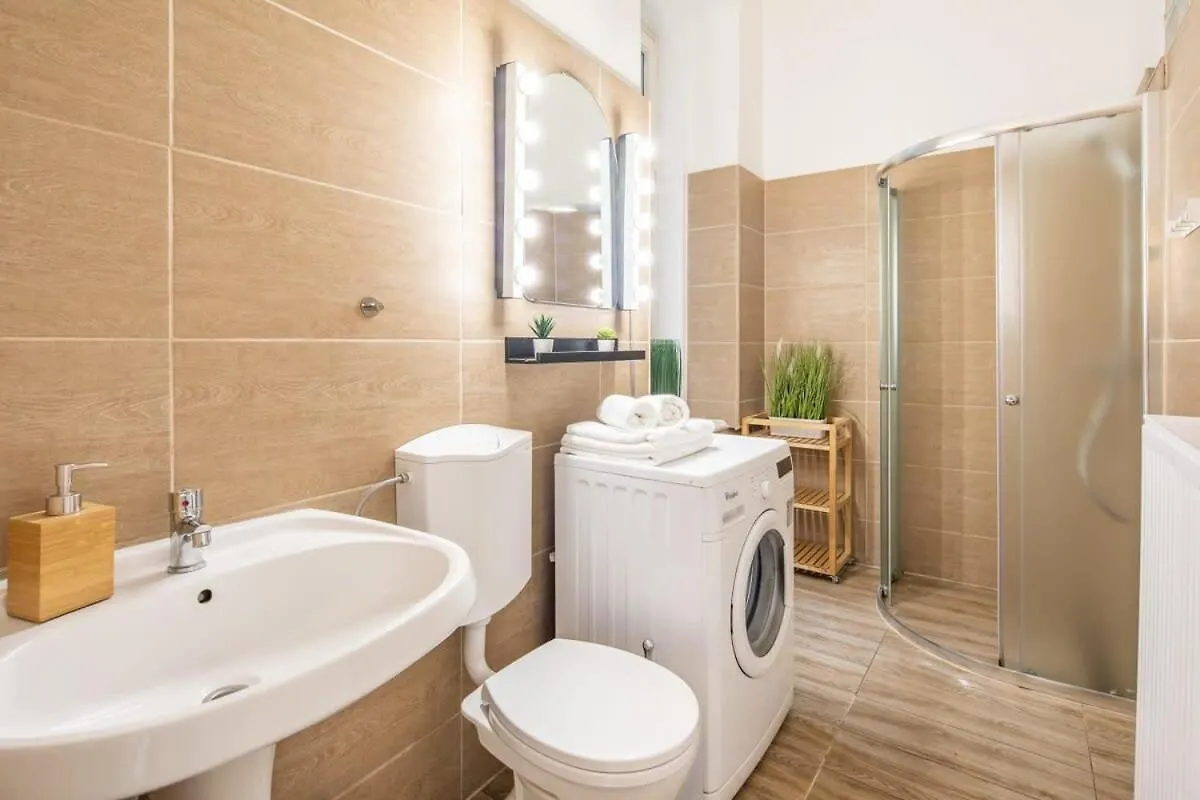 Full Comfort, 4 Bedrooms In The Heart Of The City Budapest