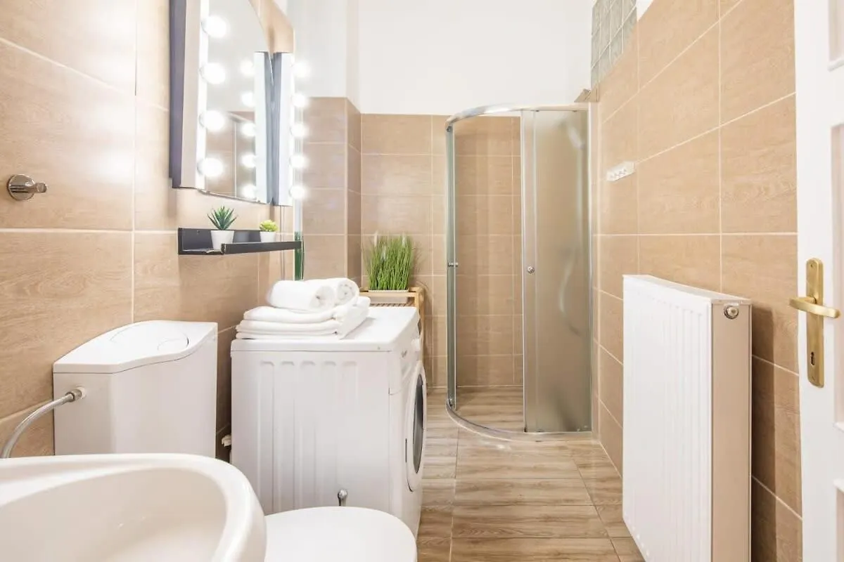 Full Comfort, 4 Bedrooms In The Heart Of The City Budapest Apartment