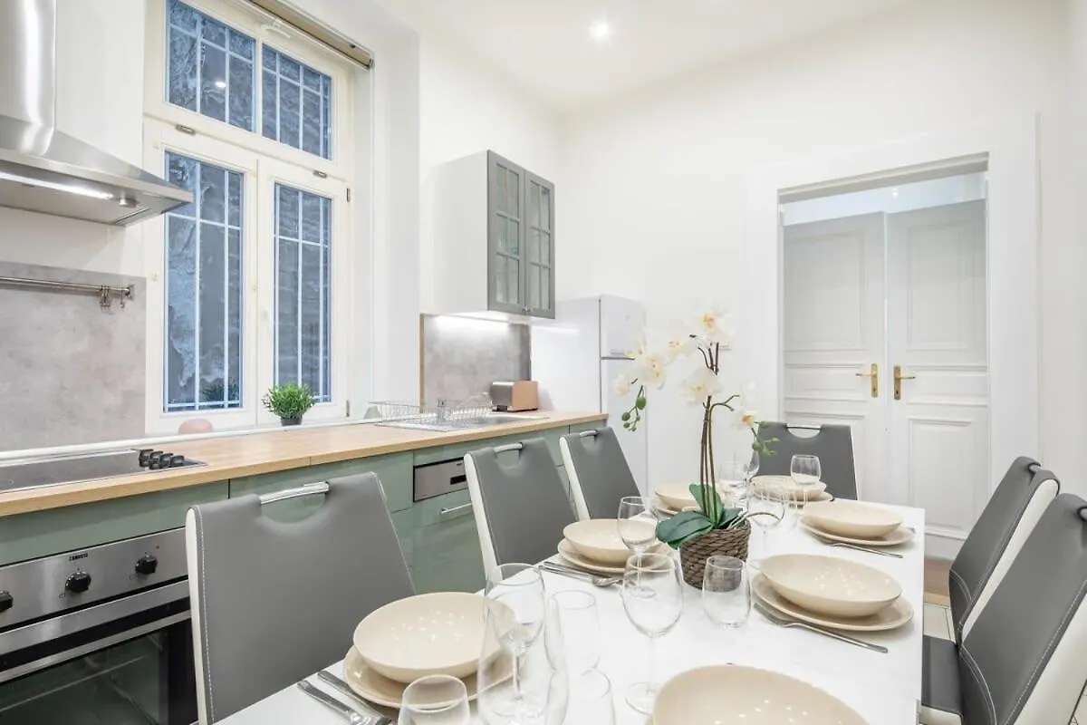 Full Comfort, 4 Bedrooms In The Heart Of The City Budapest 0*,