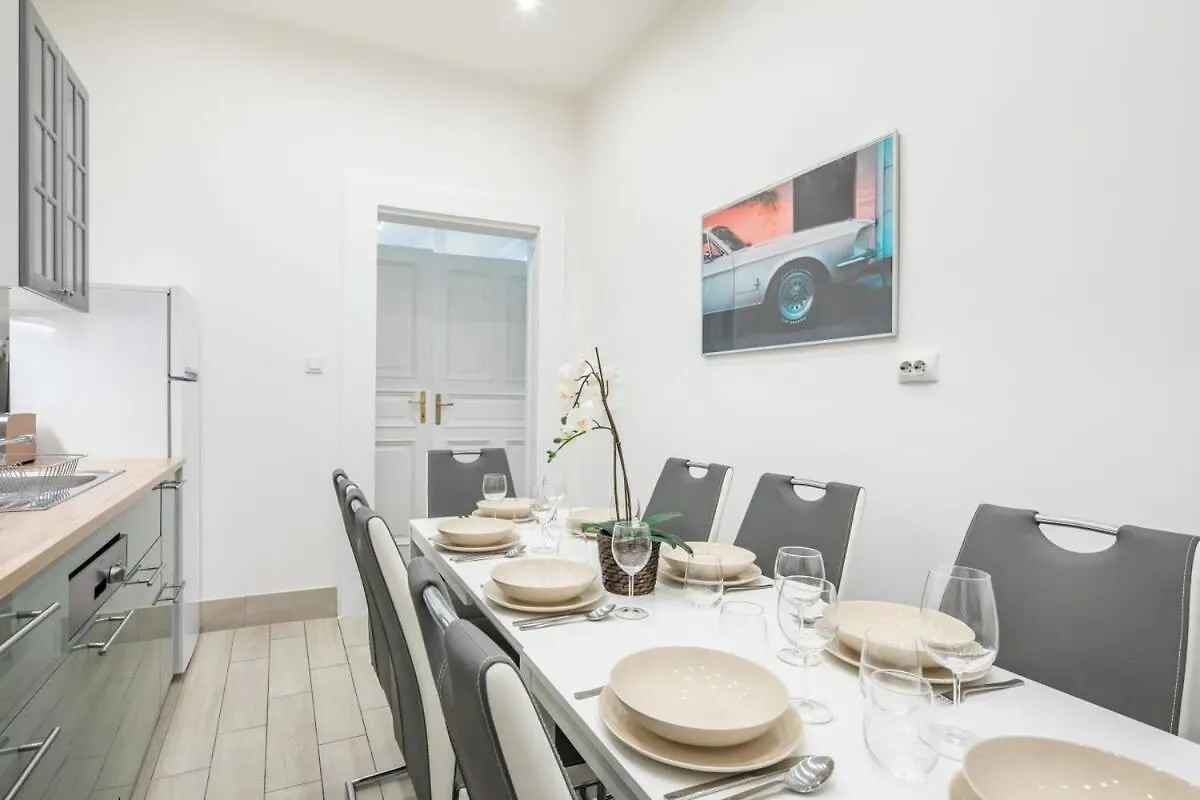 Full Comfort, 4 Bedrooms In The Heart Of The City Budapest 0*,  Ungheria