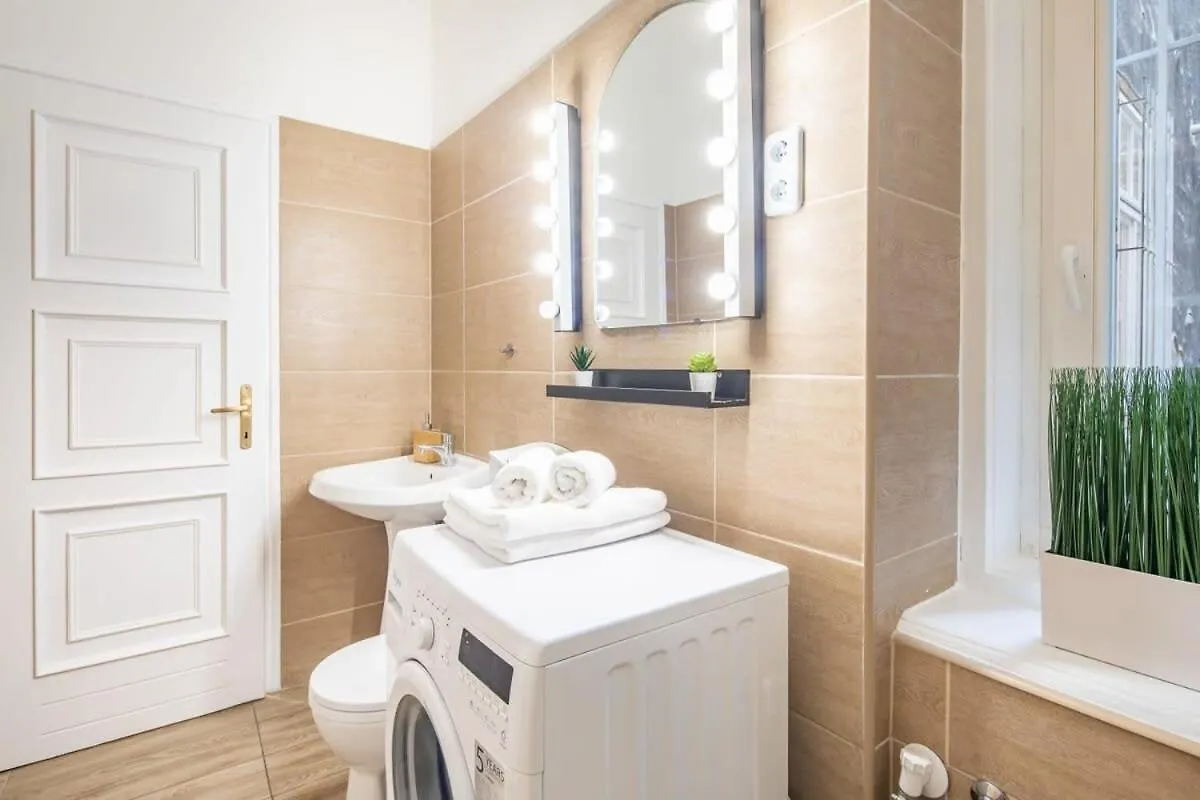 Full Comfort, 4 Bedrooms In The Heart Of The City Budapest 0*,  Ungheria