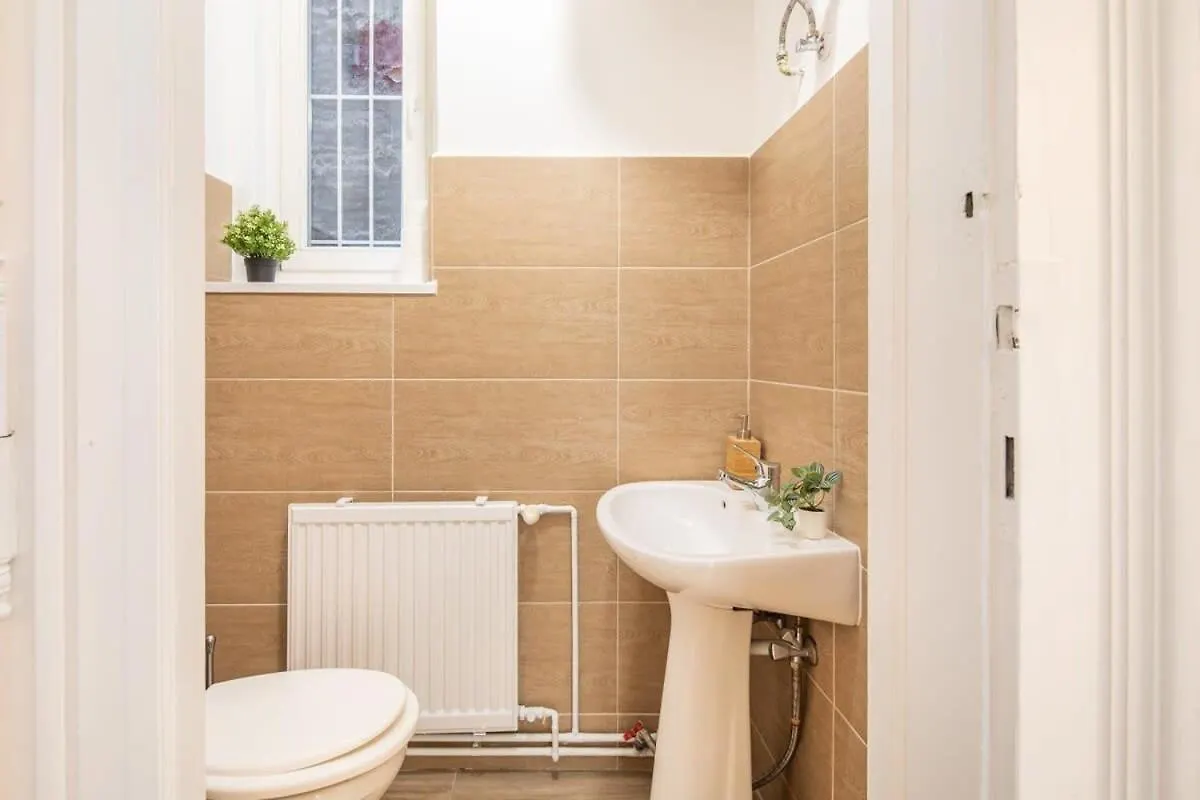 Full Comfort, 4 Bedrooms In The Heart Of The City Budapest 0*,