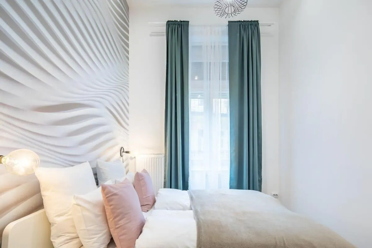Full Comfort, 4 Bedrooms In The Heart Of The City Budapest